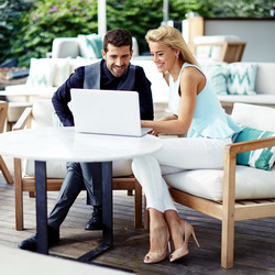 maxcellonholdings.com